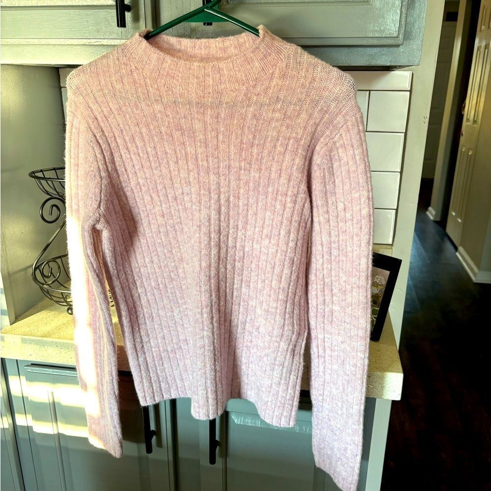 Women’s Uniqlo sweater